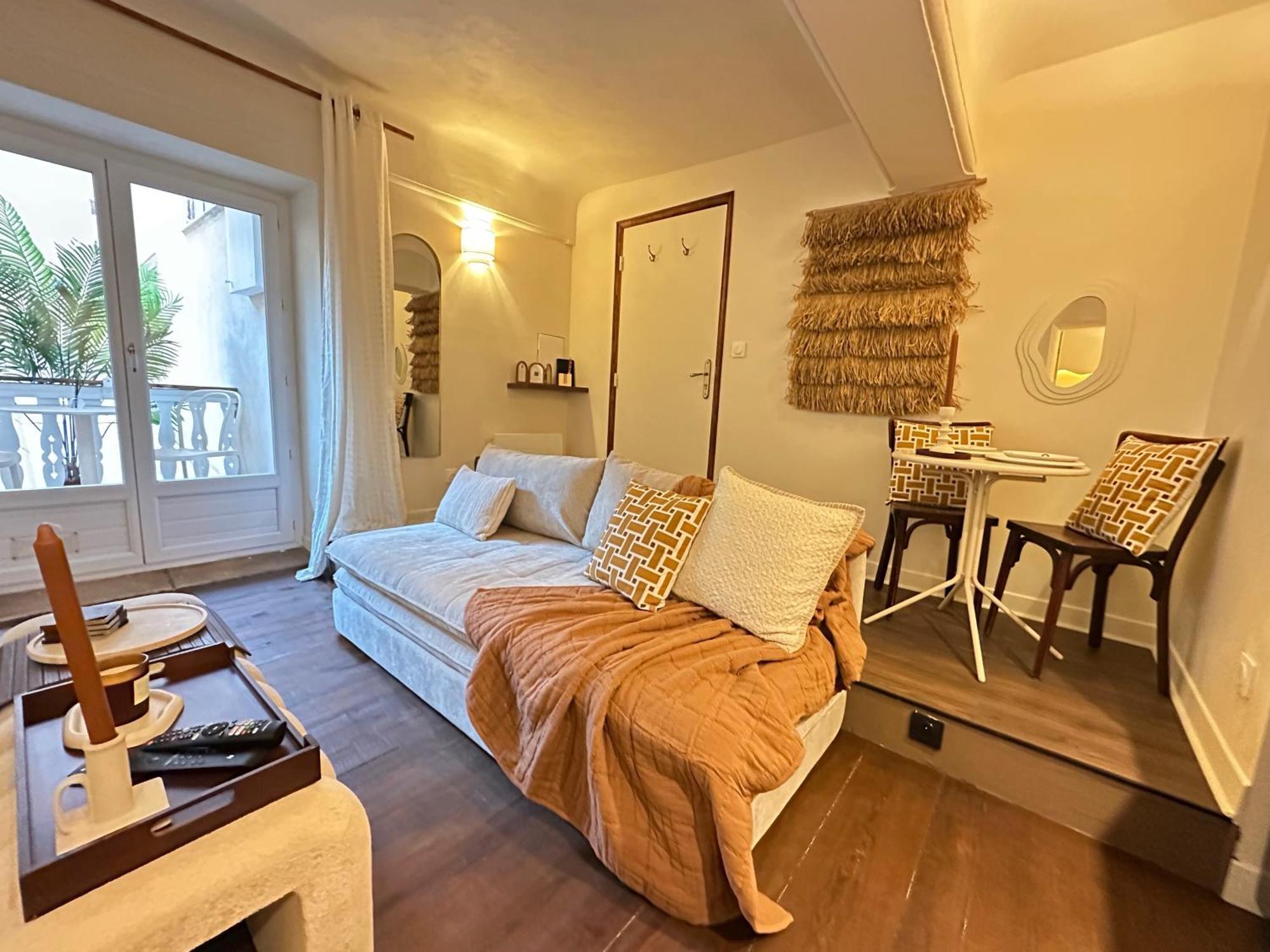 Les Maldives, T2, Balcon, Hyper Centre Place Aux Herbes Apartment *